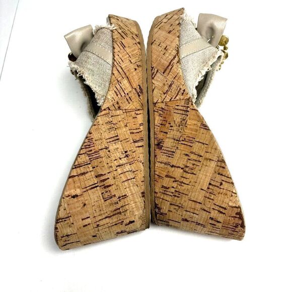 Yellow Box Maryland Beige Fringed Rhinestones Faux Pearls Cluster Sandals Size 7 - Picture 5 of 9